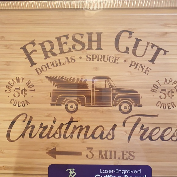 **SOLD**HOLIDAY BAMBOO CUTTING BOARD - Picture 12 of 13